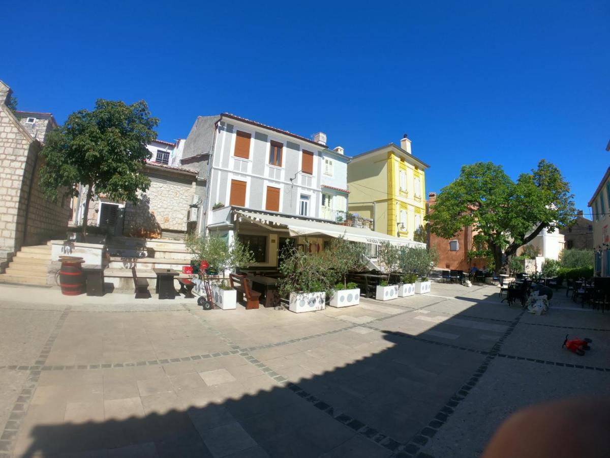 Apartmani Majetic Omišalj Eksteriør bilde